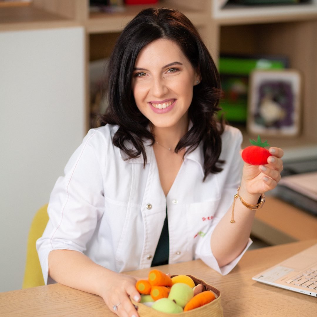 Portret (substituent) al Dr. Roxana ROȘU